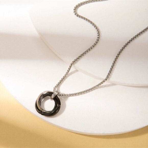 Black and silver three-ring interlocking necklace - Picture 1 of 1